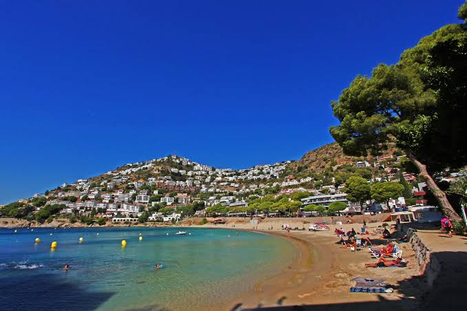 Platja Canyelles Petites (Roses) — 2.jpg